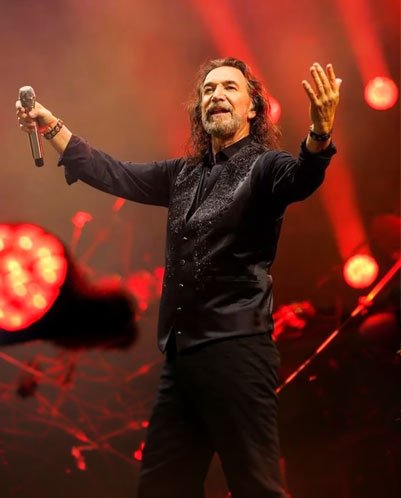 Doble de Marco Antonio Solis en escenario